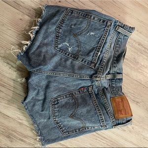 Levi’s wedgie short denim shorts
